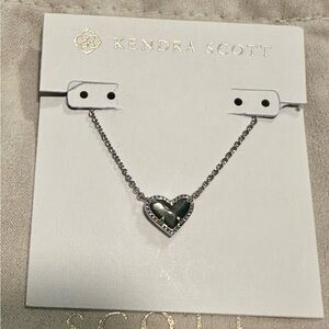 Kendra Scott Silver Ari Heart Necklace with Black Mother of Pearl stone
